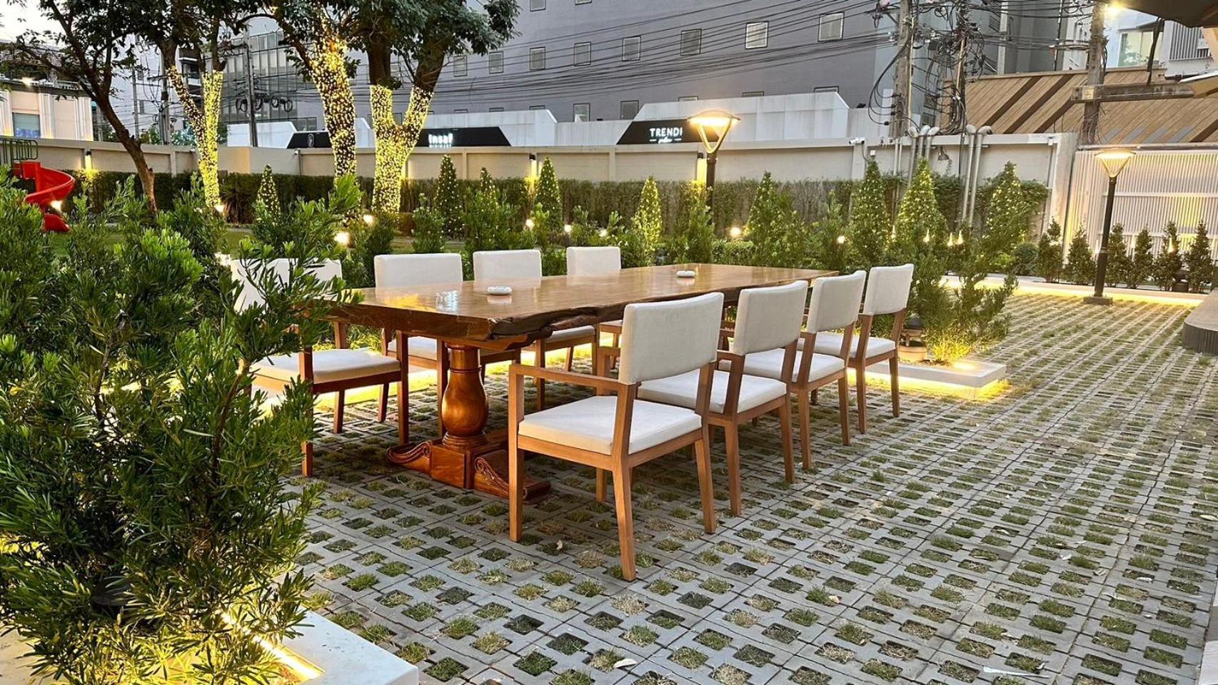 Floral Court Hotel & Residence Sukhumvit 13 バンコク都 エクステリア 写真