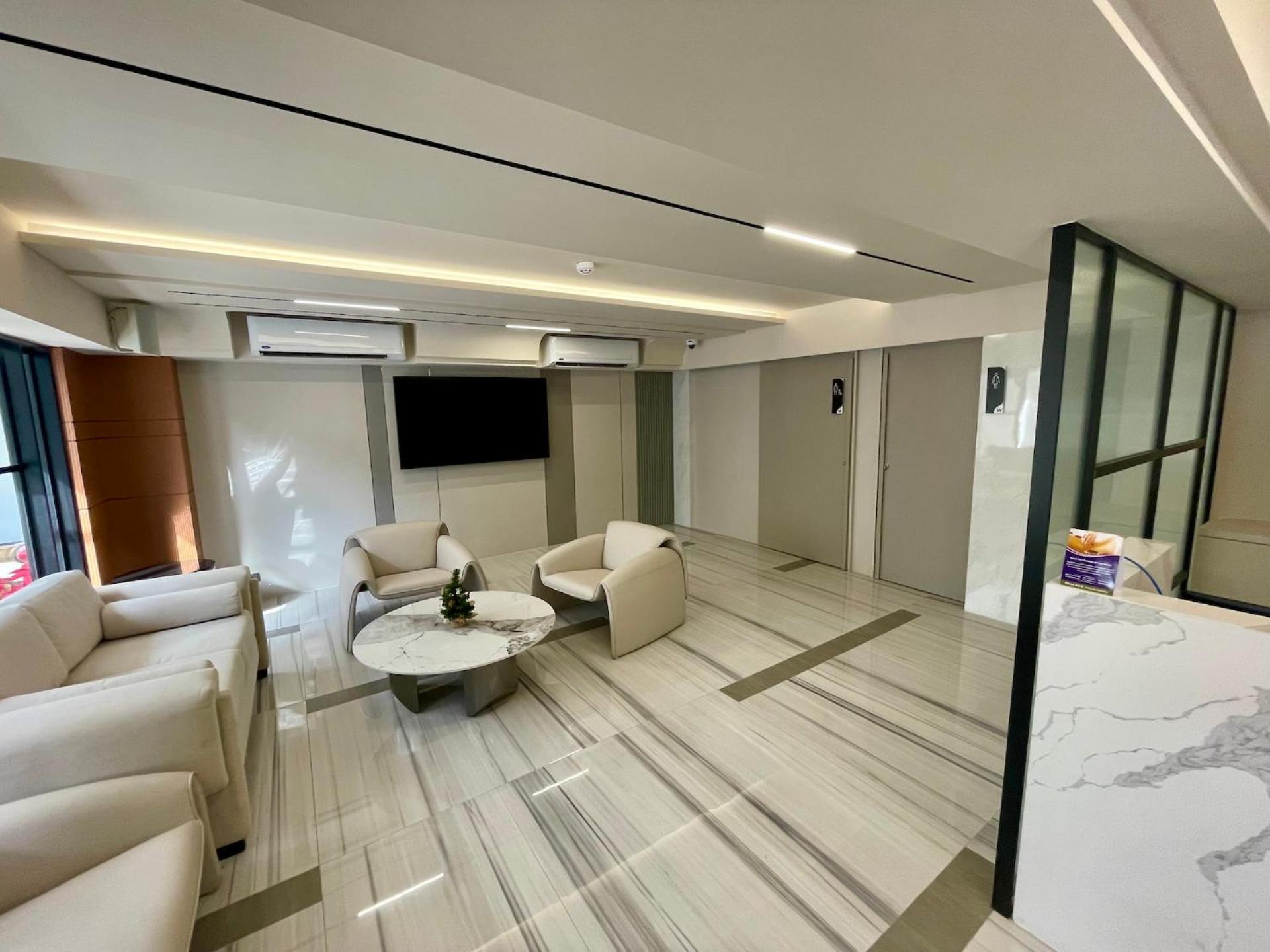 Floral Court Hotel & Residence Sukhumvit 13 バンコク都 エクステリア 写真