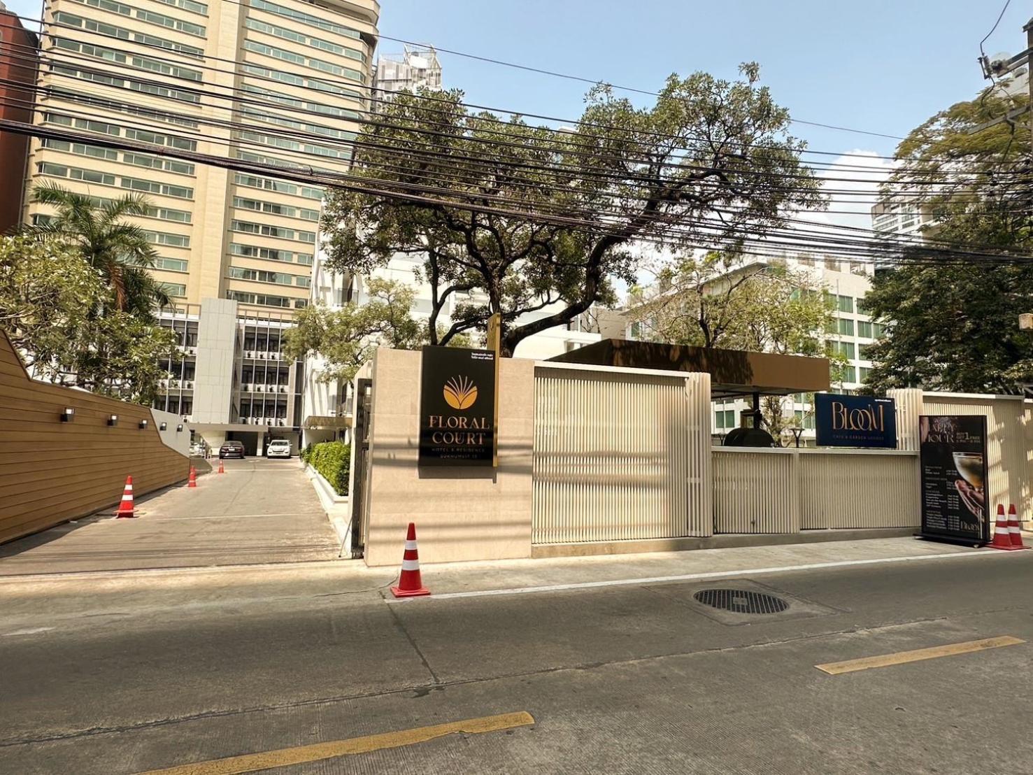 Floral Court Hotel & Residence Sukhumvit 13 バンコク都 エクステリア 写真