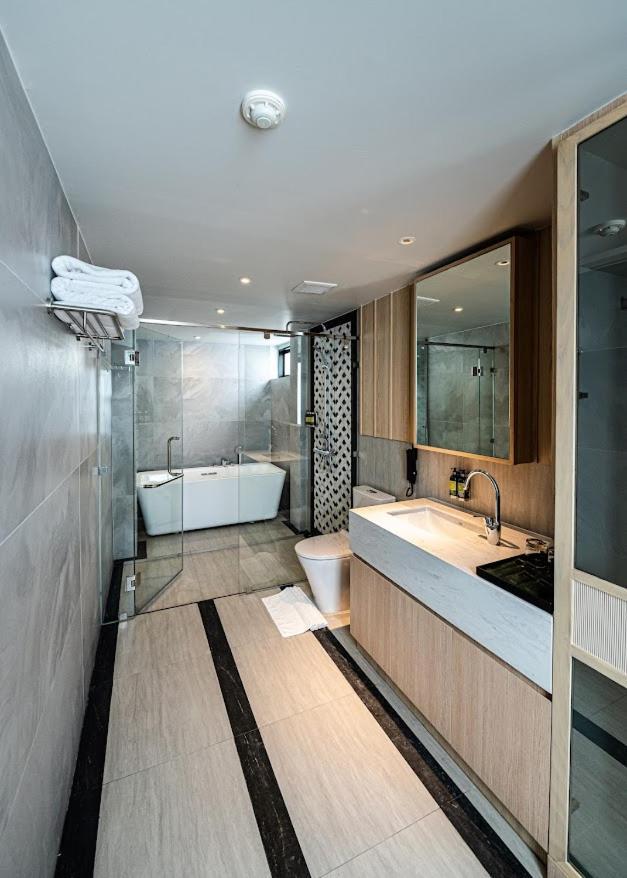 Floral Court Hotel & Residence Sukhumvit 13 バンコク都 エクステリア 写真