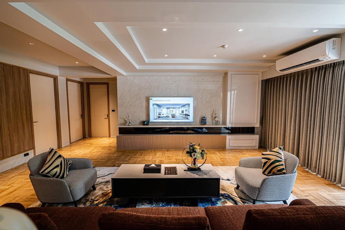 Floral Court Hotel & Residence Sukhumvit 13 バンコク都 エクステリア 写真